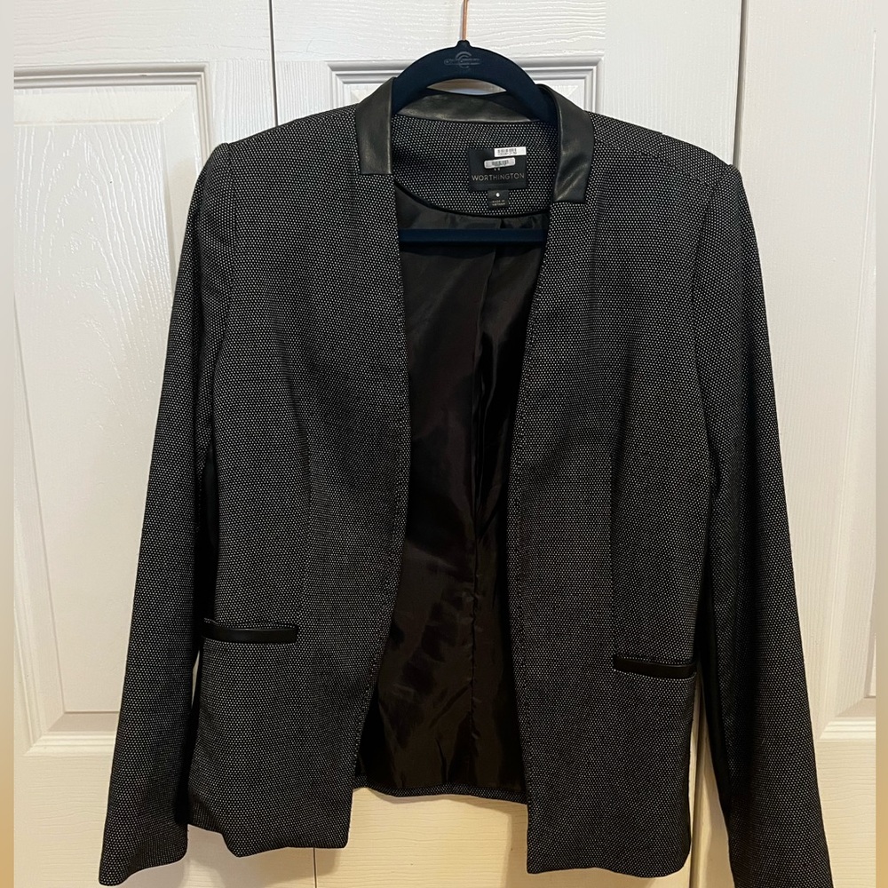 Women’s black/white blazer faux leather